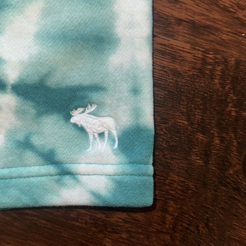 EUC Abercrombie Kids Tie Dye Teal and White Shorts (5/6) - Picture 3 of 5